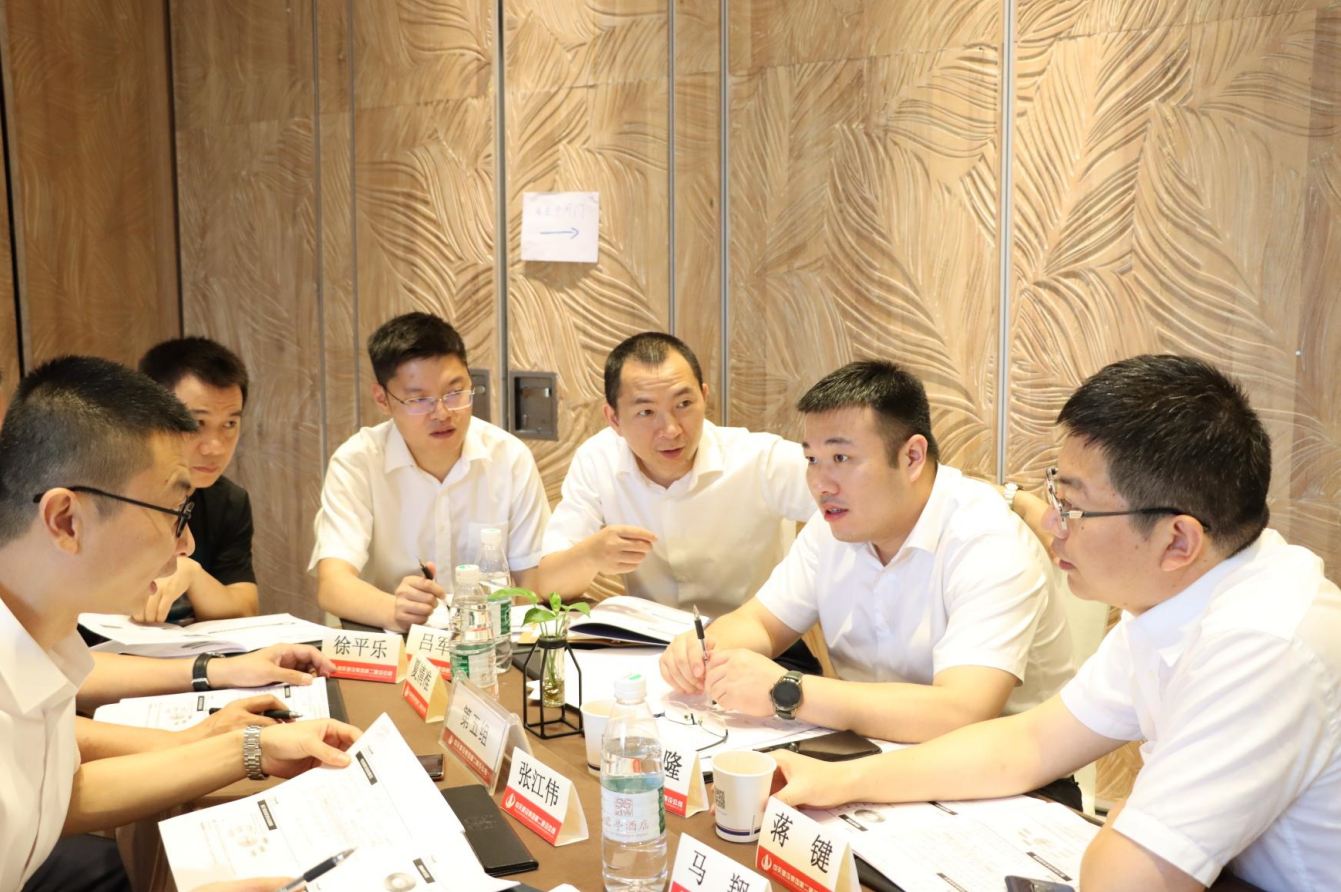 2021年6月25日-26日，美狮贵宾会二建组织开展了2021年中高层主管执行力培训。本次培训特邀清华、北大、上海交大总裁班讲师，中国企业家协会特聘高级讲师许晋老师进行授课。